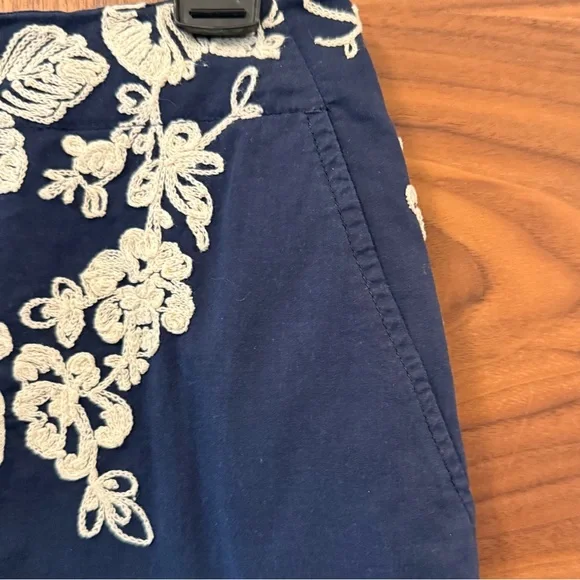 J Crew Navy "The Pencil Skirt" with Cream Floral Embroidery - Sz 2 - Picture 4 of 8